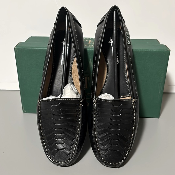 Eastland Women’s Debora Black Leather Moc/Driving Loafers NWT Size 10 - Picture 2 of 7